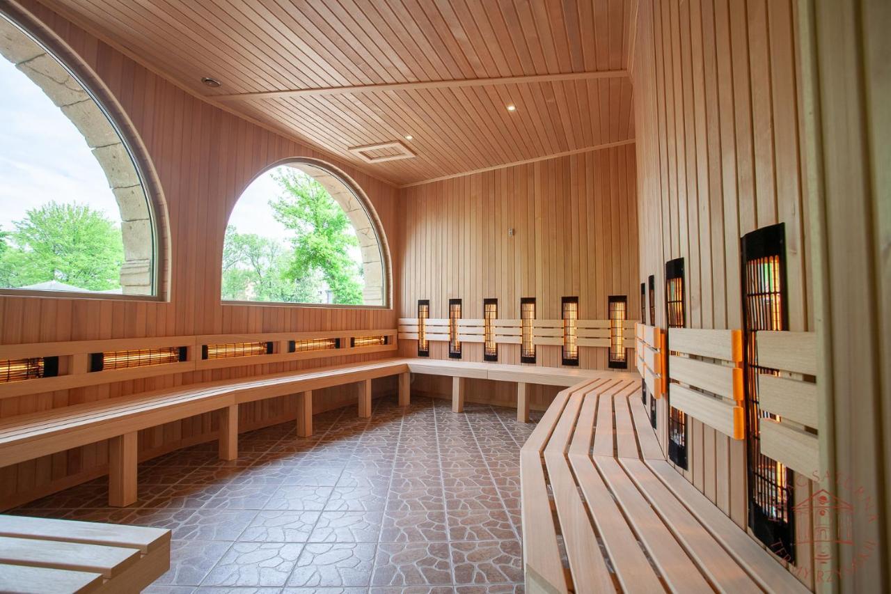 Palac Saturna Czeladź Extérieur photo