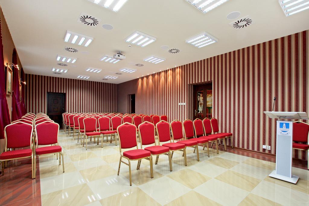 Palac Saturna Czeladź Extérieur photo