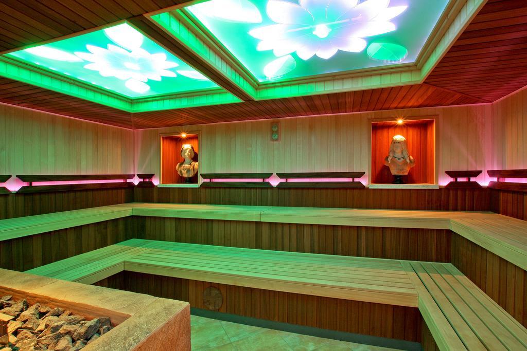 Palac Saturna Czeladź Extérieur photo